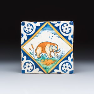 A rare Dutch Delft maiolica 'diamond' tile with an elephant — photo 1