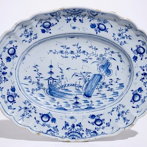 A rare Dutch Delft mixed technique chinoiserie tureen on stand, 18th C. — photo 2