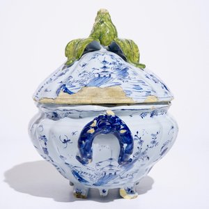 A rare Dutch Delft mixed technique chinoiserie tureen on stand, 18th C. — photo 5