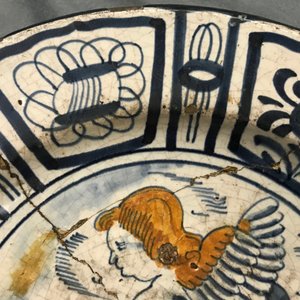 A rare Dutch Delft or Haarlem maiolica dish with a putto, 1st half 17th C. — photo 3