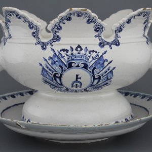 A rare French faience Bordeaux blue and white glass cooler (monteith), 18th C. — photo 1