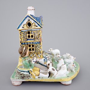 A rare French pottery group with musicians herding sheep by a house, 18th C. — 照片 4