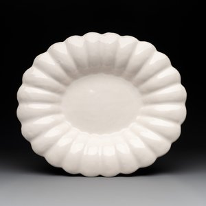 A rare gadrooned oval white Delftware dish, 17th C. — photo 1