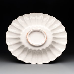 A rare gadrooned oval white Delftware dish, 17th C. — photo 2