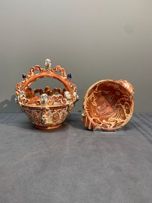 A rare Hispano-Moresque lustre-glazed basket and a porringer, 16/17th C. — photo 1