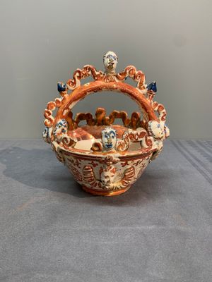 A rare Hispano-Moresque lustre-glazed basket and a porringer, 16/17th C. — photo 2