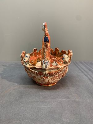 A rare Hispano-Moresque lustre-glazed basket and a porringer, 16/17th C. — photo 3