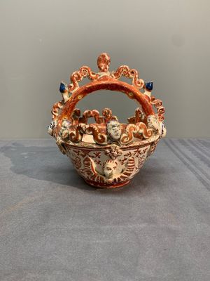 A rare Hispano-Moresque lustre-glazed basket and a porringer, 16/17th C. — photo 4