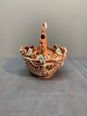 A rare Hispano-Moresque lustre-glazed basket and a porringer, 16/17th C. — photo 5
