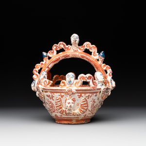 A rare Hispano-Moresque lustre-glazed basket and a porringer, 16/17th C. — photo 2