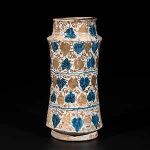 A rare intact Hispano-Moresque lustre-glazed albarello, Manises, Spain, 2nd quarter 15th C. — photo 1