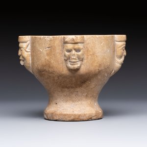 A rare Italian marble ‘Poison Mortar’ with skulls and masks, 17th C. — photo 3