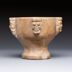 A rare Italian marble ‘Poison Mortar’ with skulls and masks, 17th C. — photo 5