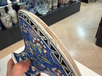 A rare Iznik-style blue-ground bowl and cover, Samson — photo 2