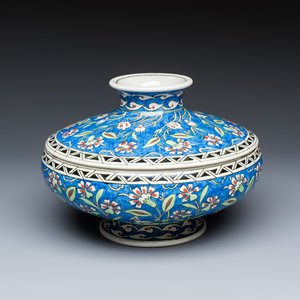 A rare Iznik-style blue-ground bowl and cover, Samson — photo 1