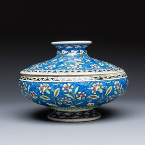 A rare Iznik-style blue-ground bowl and cover, Samson — photo 3