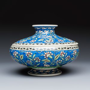 A rare Iznik-style blue-ground bowl and cover, Samson — photo 5