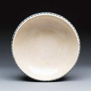 A rare Iznik-style blue-ground bowl and cover, Samson — photo 7