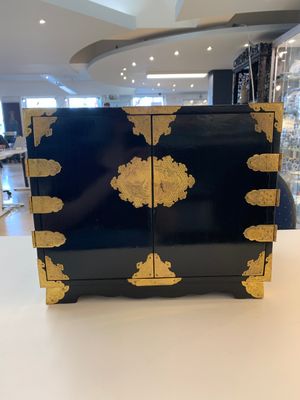 A rare Japanese black-lacquered cabinet with finely engraved gilt mounts, Edo, late 17th C. — photo 1