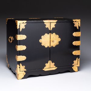 A rare Japanese black-lacquered cabinet with finely engraved gilt mounts, Edo, late 17th C. — photo 1