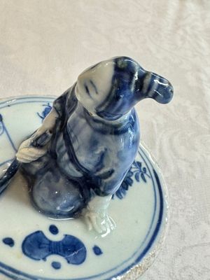 A rare Japanese blue and white 'Pipe Smoker' incense burner and cover, Edo, 17th C. — photo 7