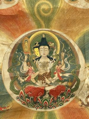 A rare Japanese Buddhist painting depicting Usnisavijaya, signed Ku Yue Baixie 哭月拜寫, probably 17/18th C. — foto 7