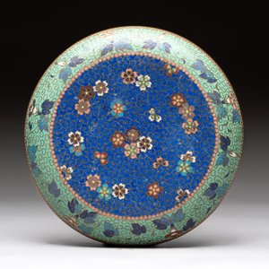 A rare Japanese cloisonné armorial saucer dish, 19th C. — photo 2
