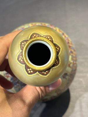 A rare Japanese Kutani vase, Kutani Kozan 九谷光山 mark, Meiji, 19th C. — foto 5
