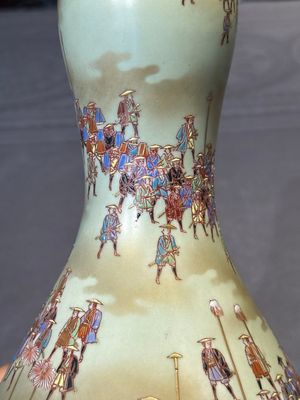 A rare Japanese Kutani vase, Kutani Kozan 九谷光山 mark, Meiji, 19th C. — foto 6