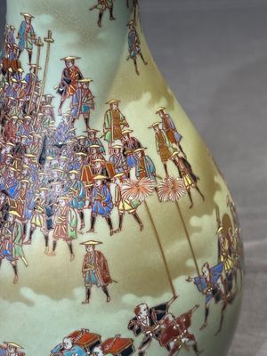 A rare Japanese Kutani vase, Kutani Kozan 九谷光山 mark, Meiji, 19th C. — foto 8