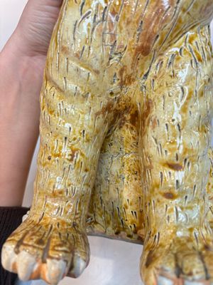 A rare Korean porcelain model of a seated tiger, Joseon, 18/19th C. — photo 7