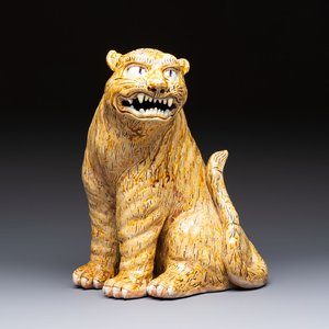 A rare Korean porcelain model of a seated tiger, Joseon, 18/19th C. — photo 1
