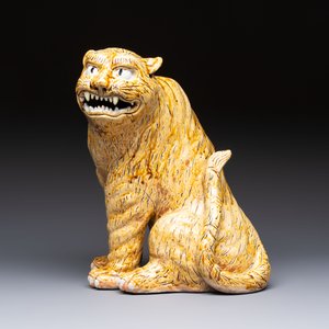 A rare Korean porcelain model of a seated tiger, Joseon, 18/19th C. — photo 2