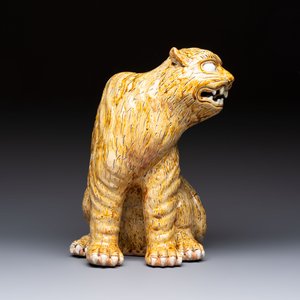 A rare Korean porcelain model of a seated tiger, Joseon, 18/19th C. — photo 5