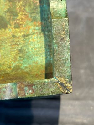 A rare large and inscribed archaistic bronze wine vessel, 'fang yi 方彝', Song/Ming — foto 23