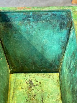 A rare large and inscribed archaistic bronze wine vessel, 'fang yi 方彝', Song/Ming — foto 9