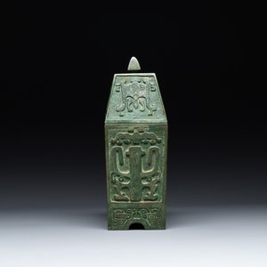 A rare large and inscribed archaistic bronze wine vessel, 'fang yi 方彝', Song/Ming — foto 6