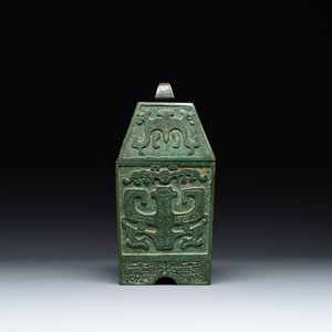 A rare large and inscribed archaistic bronze wine vessel, 'fang yi 方彝', Song/Ming — foto 7