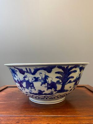 A rare large Chinese blue and white '100 boys' bowl, Jiajing mark and of the period — 照片 1