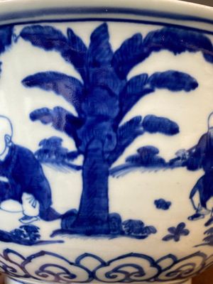 A rare large Chinese blue and white '100 boys' bowl, Jiajing mark and of the period — 照片 13