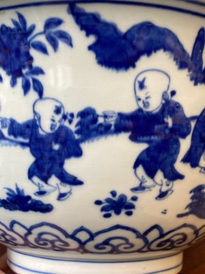 A rare large Chinese blue and white '100 boys' bowl, Jiajing mark and of the period — 照片 17