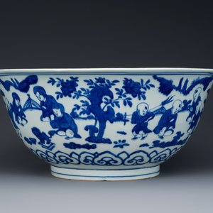 A rare large Chinese blue and white '100 boys' bowl, Jiajing mark and of the period — 照片 3
