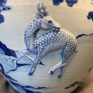 A rare large Chinese blue and white relief-moulded jardinière, Kangxi — 照片 31
