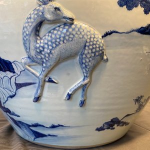A rare large Chinese blue and white relief-moulded jardinière, Kangxi — 照片 32