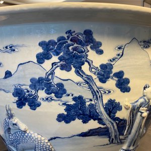 A rare large Chinese blue and white relief-moulded jardinière, Kangxi — 照片 33