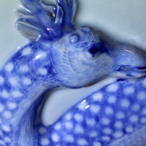 A rare large Chinese blue and white relief-moulded jardinière, Kangxi — 照片 45