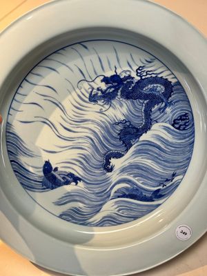 A rare large imperial Chinese blue and white 'dragon and carps' basin, Kangxi mark and of the period — photo 11