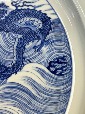 A rare large imperial Chinese blue and white 'dragon and carps' basin, Kangxi mark and of the period — photo 16