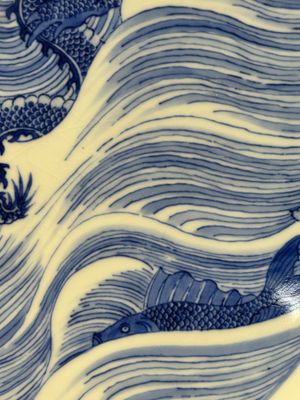 A rare large imperial Chinese blue and white 'dragon and carps' basin, Kangxi mark and of the period — photo 6