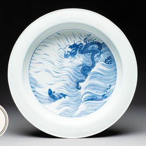 A rare large imperial Chinese blue and white 'dragon and carps' basin, Kangxi mark and of the period — photo 1